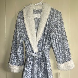 Midnight by Carole Hochman Blue & White Plush Robe
